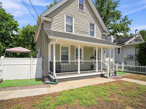 3rd image of 72 Switzer St