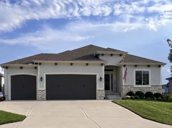 1515 SW Arbor Falls Dr, Lees Summit, MO 64082
