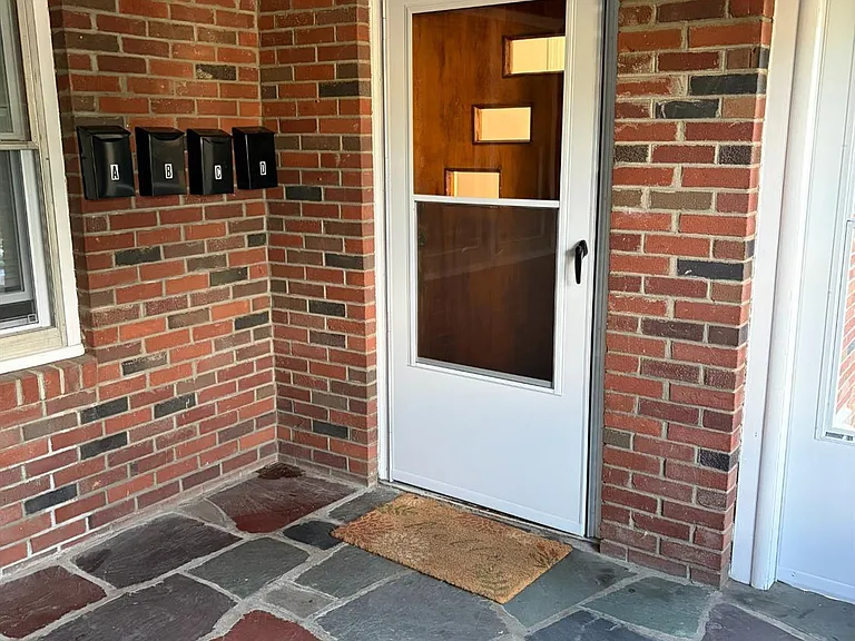 32 Heston Ave #B — Photo 5
