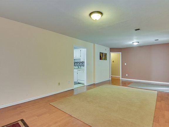 4th image of 2322 Prescott Pl