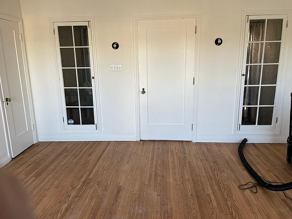 LR front door interior