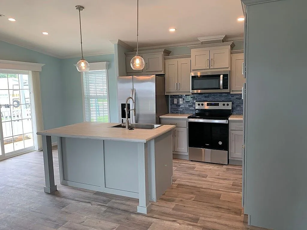 3 bed, 2.0 bath, 1460 sqft, $1,699 — Photo 2