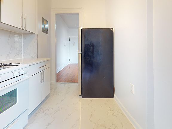 2nd image of 576 Morgan Ave APT 2L