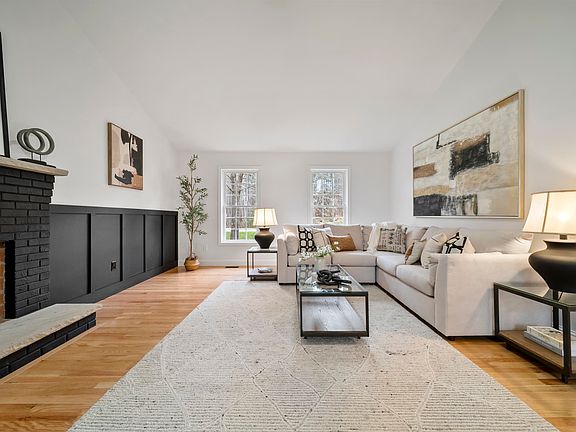 5th image of 27 Buckingham Drive