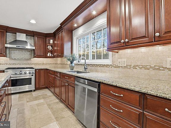 5th image of 15456 Waters Creek Dr
