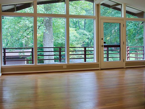 Living area. Ceilings top out at 14ft.