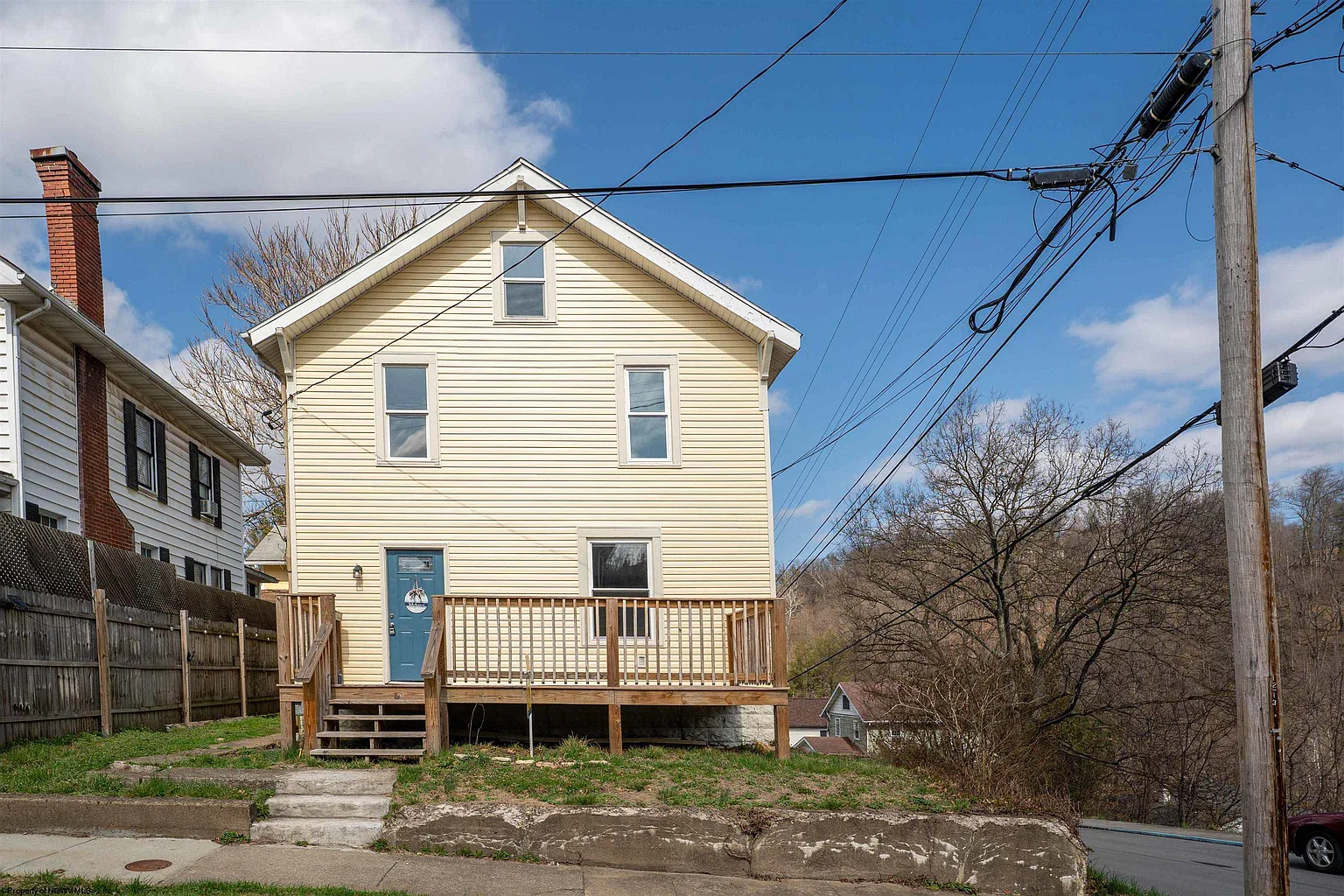 621 Alma St photo 1