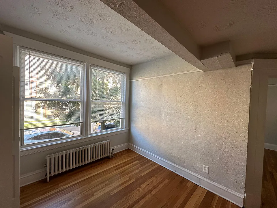 Living Room 2 of 4