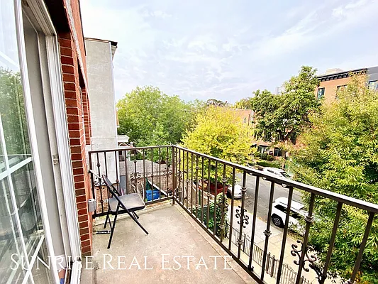 Rented by Sunrise Real Estate | media 6
