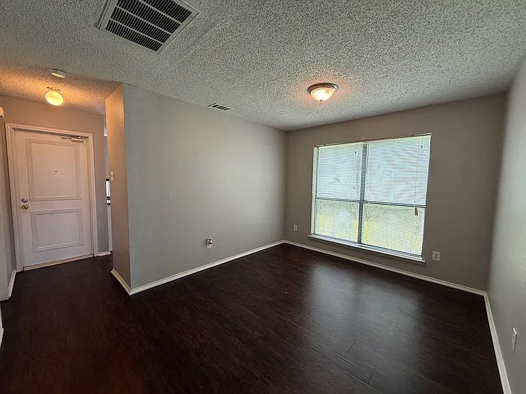 1330 Planters Rd — Photo 3