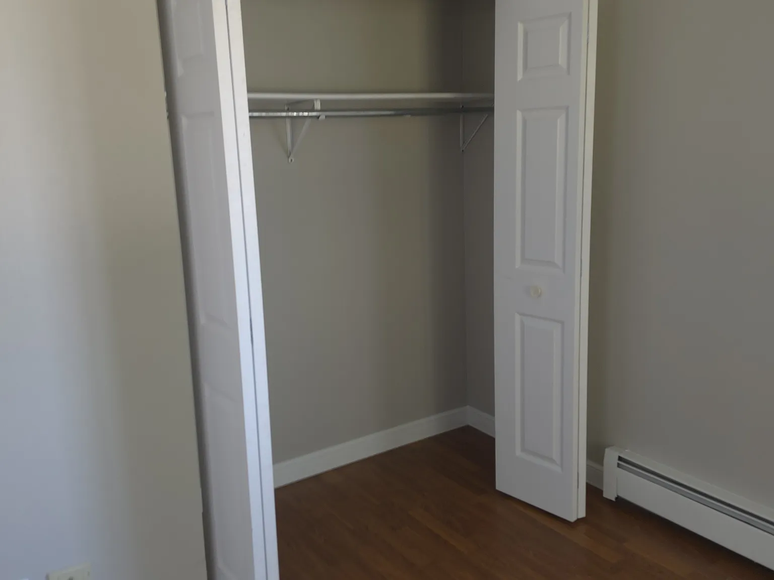 3 bed, 1200 sqft, $1,900 — Photo 3