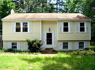 17 Elizabeth Ave, Raymond, ME 04071