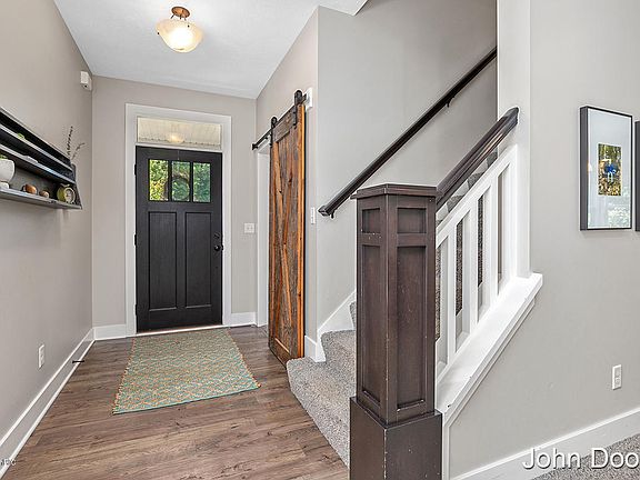 3rd image of 6004 Statler Dr SE