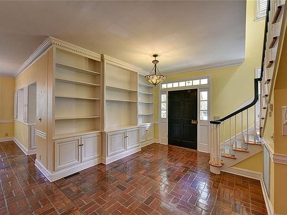 4th image of 798 Mallery St APT 12