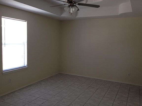 4th image of 630 S Dfw Dr