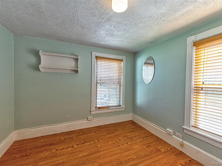 40 Bayside Ave — Photo 11