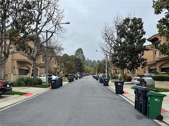 2nd image of 2091 Lake Shore Dr Unit B