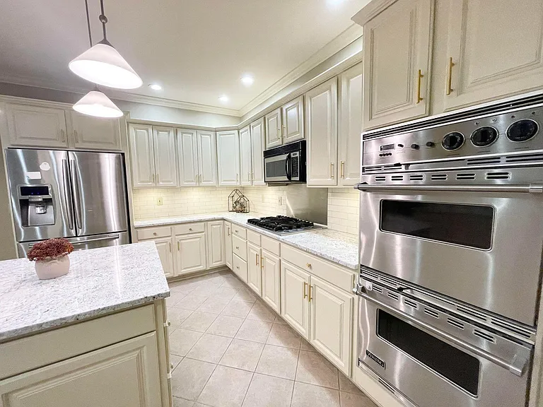 8034 Balmoral Ct — Photo 10