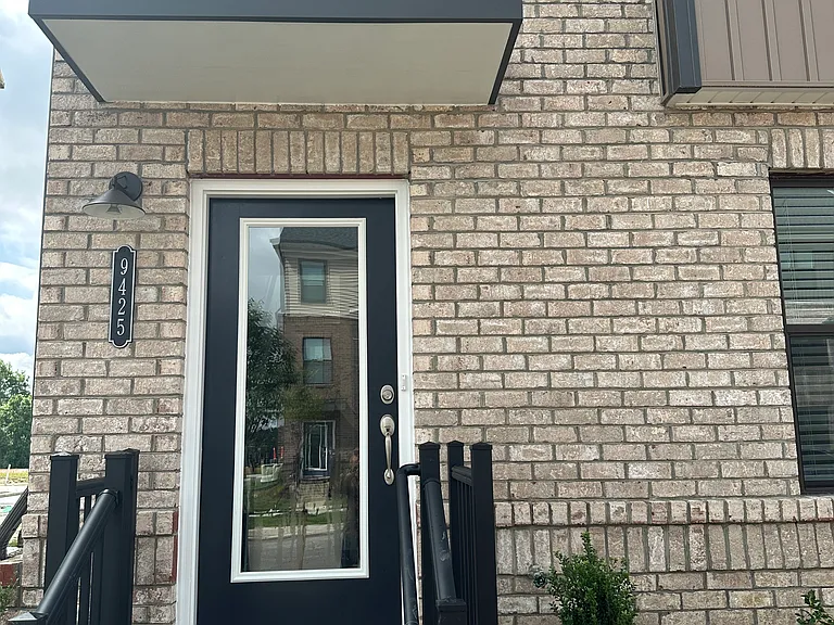 9425 Alquist St — Photo 23