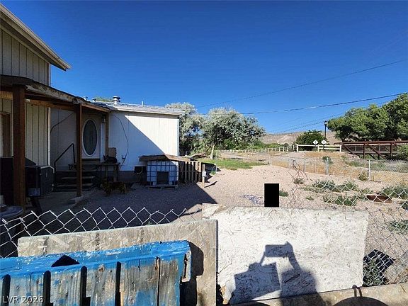 4th image of 942 Holt Ave