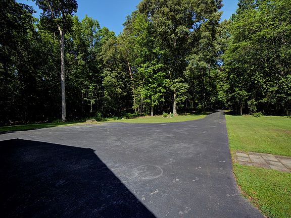 3rd image of 141 Quarters Cove Dr