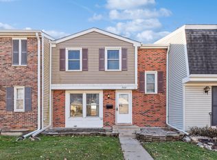 7632 Manchester Mnr, Hanover Park, IL 60133