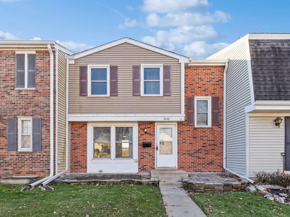 7632 Manchester Mnr, Hanover Park, IL 60133