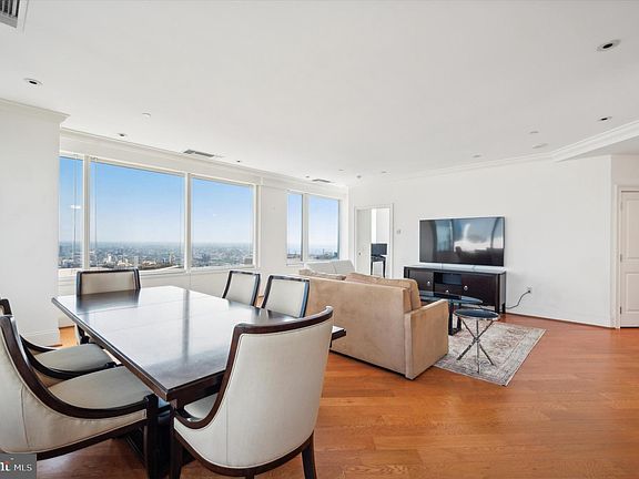 4th image of 50 S 16th St Unit 4005