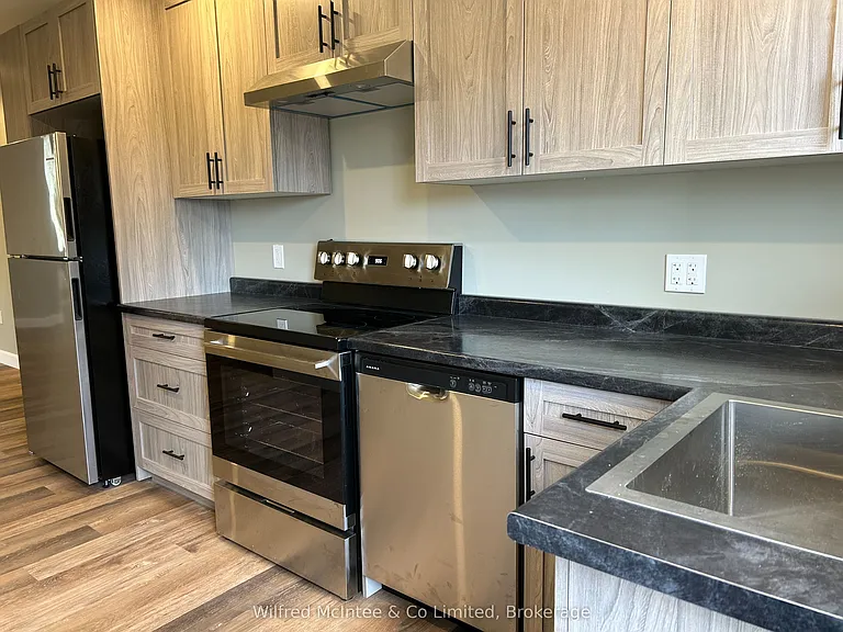 187 Balaklava St #2 — Photo 7