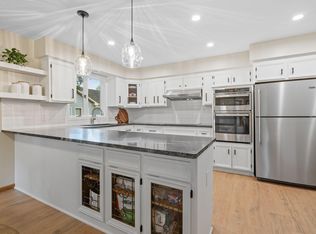 2655 Lake Court Cir, Mounds View, MN 55112