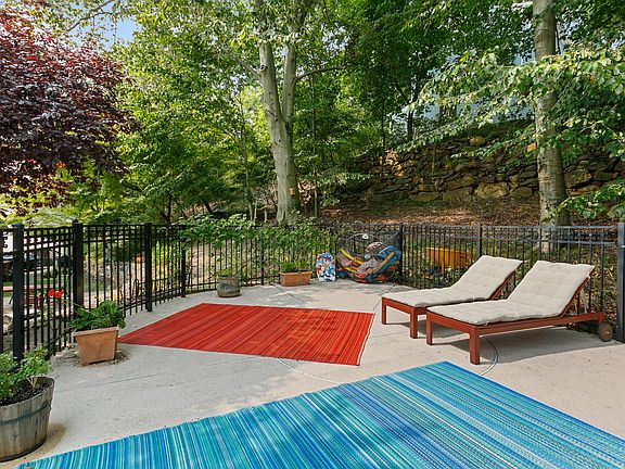 327 Ashford Avenue