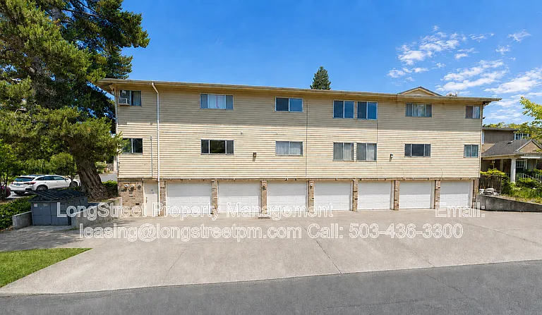 4606 NE Broadway St — Photo 1