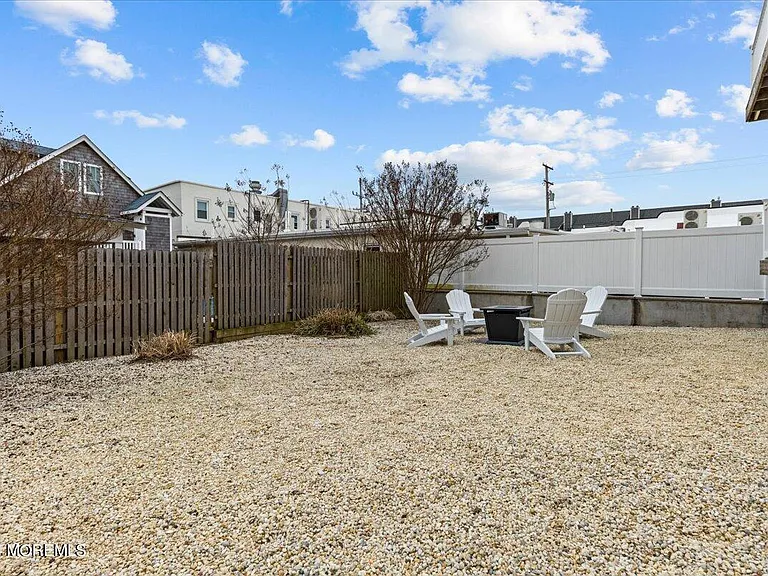 51 3rd Ave — Photo 31