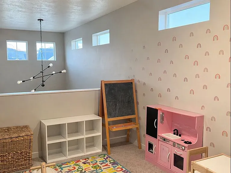 436 S 390 W — Photo 10
