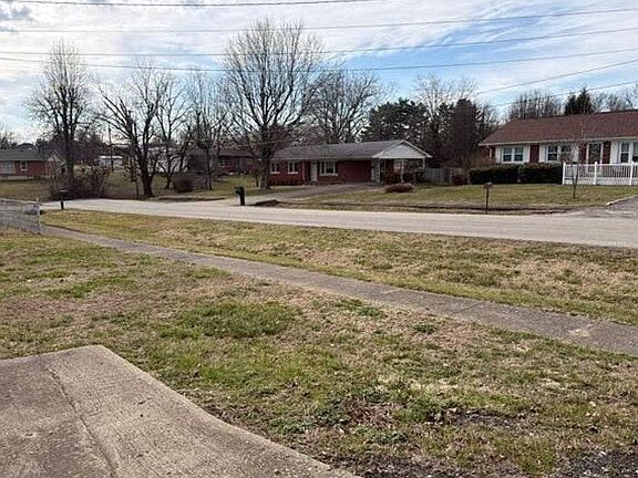 4th image of 738 Crescent Way