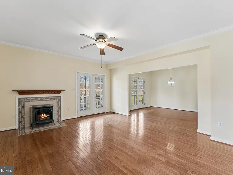 402 Linden Ave — Photo 5