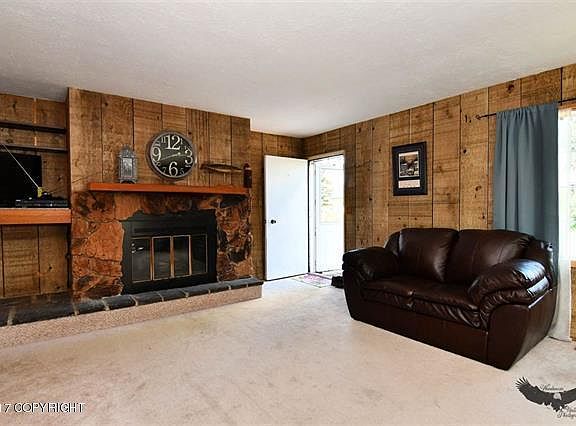 5th image of 206 Charles St