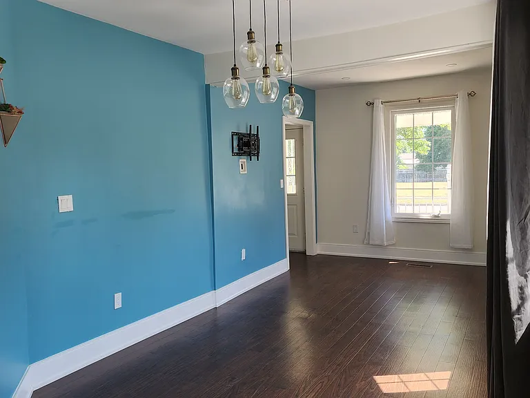 206 Caradoc St S — Photo 9