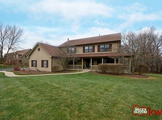 19 Arrowwood Dr, Hawthorn Woods, IL