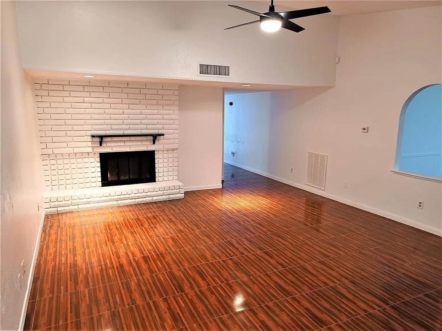 3 bed, 2.0 bath, 1536 sqft, $1,900 — Photo 4