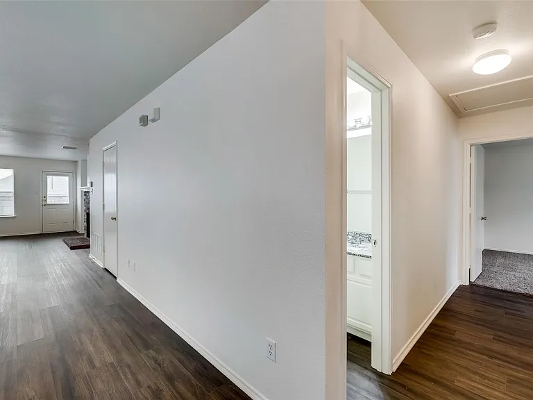 2946 Midbury Dr — Photo 6
