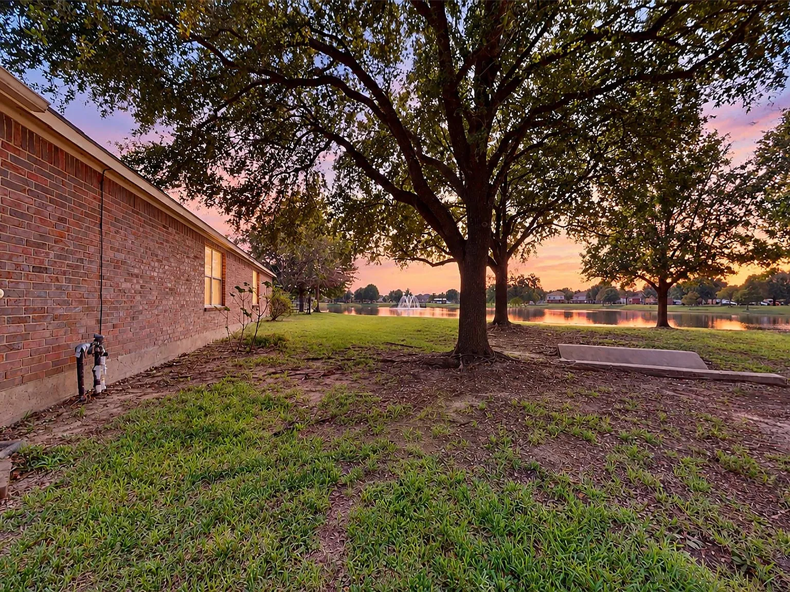 4 bed, 2.0 bath, 2065 sqft, $2,300 — Photo 3