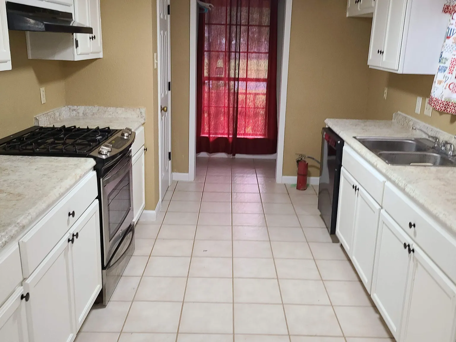 5 bed, 2500 sqft, $2,150 — Photo 2