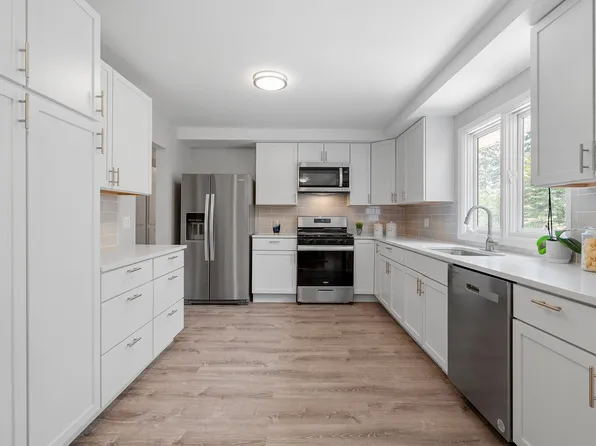 312 Brooks Ave E, Little Canada, MN 55117