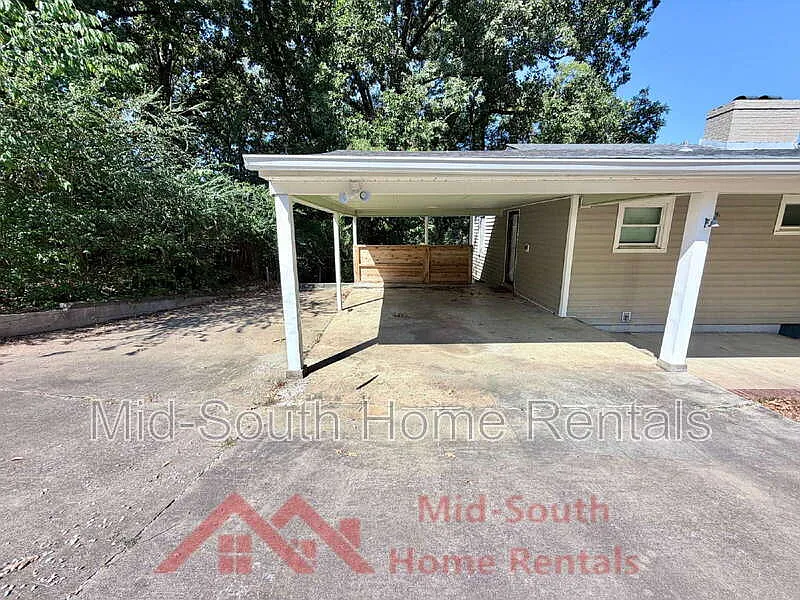 4 bed, 2.0 bath, 2242 sqft, $2,195 — Photo 3