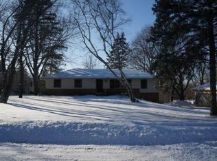 1035 Quinwood Ln N, Plymouth, MN 55441