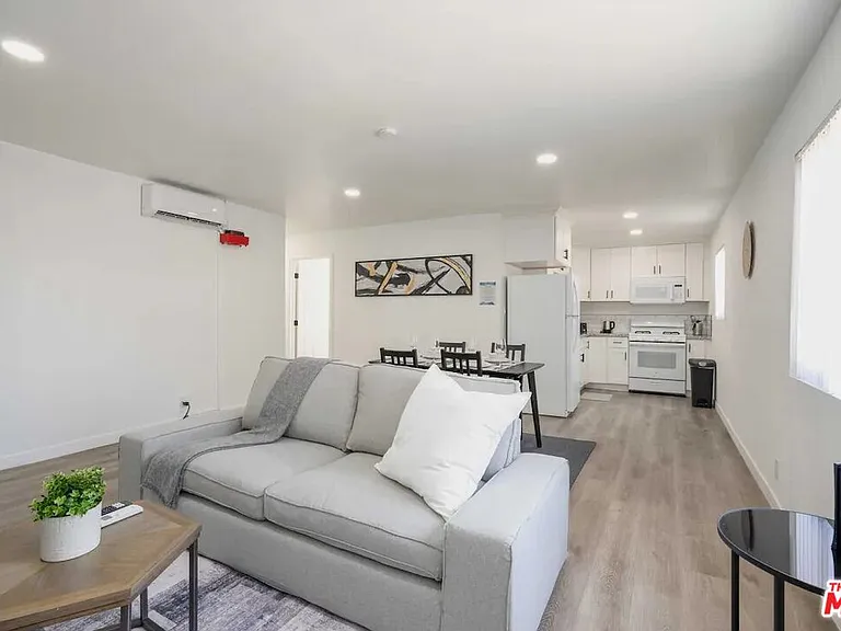 2417 S Budlong Ave #4 — Photo 6