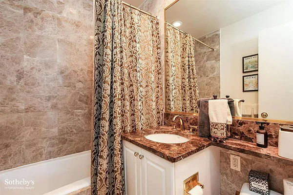 Sold by Sotheby's International Realty | media 17