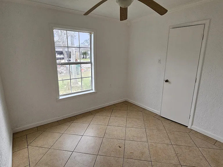 5643 Oriole St — Photo 9