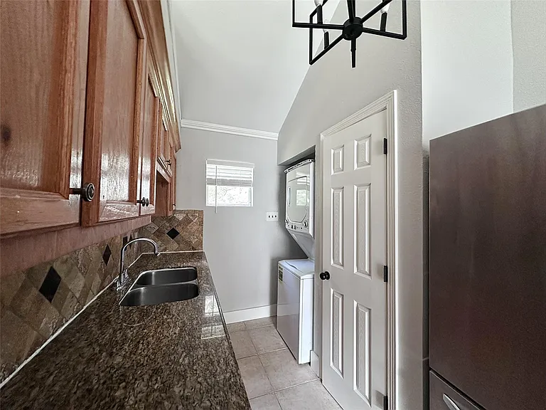 2324 Peppermill Rd — Photo 10